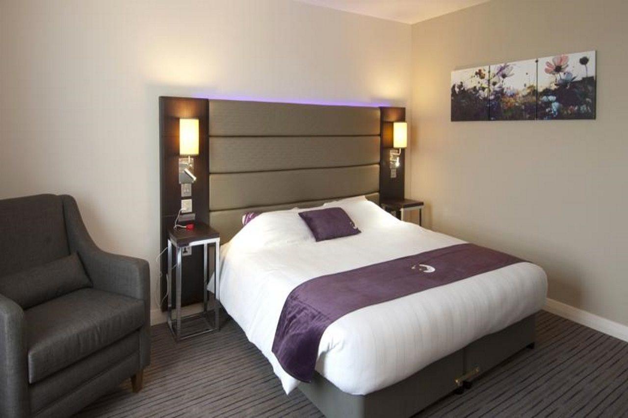 Premier Inn London Enfield Exterior foto